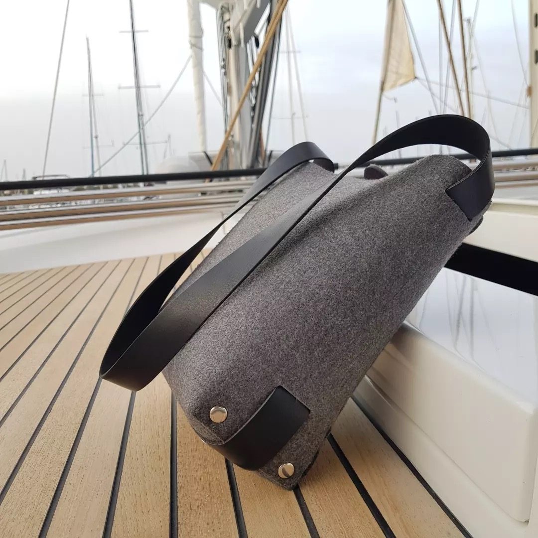 Tote GLÜCK en la cubierta de un velero